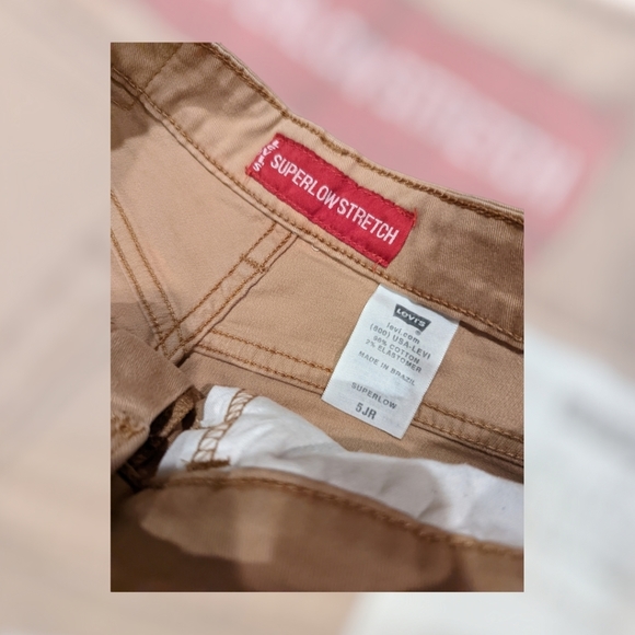 Levi's Super Low Stretch Tan Shorts - Picture 3 of 3